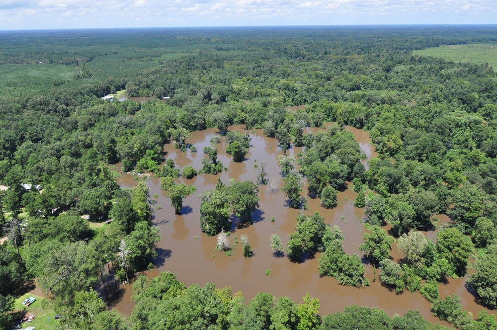 Coast Guard crews respond to Baton Rouge flooding