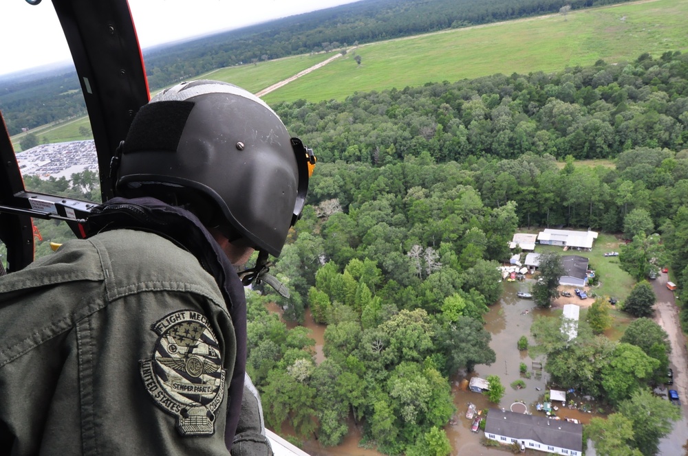 Coast Guard crews respond to Baton Rouge flooding