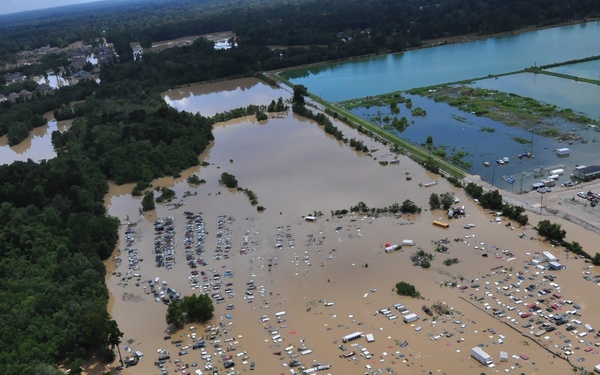 Coast Guard crews respond to Baton Rouge flooding