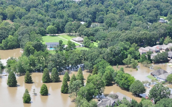 Coast Guard crews respond to Baton Rouge flooding