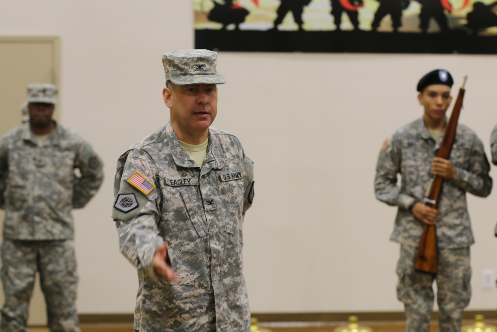 Col Matthew Easley gives speech at Change of command
