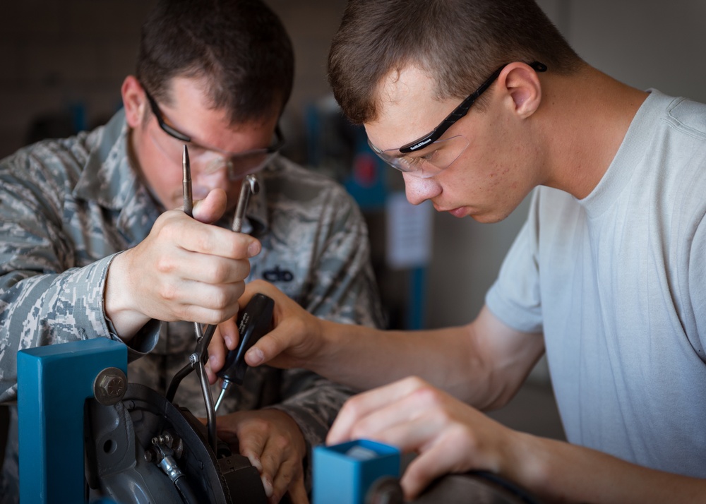 Vehicle mechanic students at Naval Construction Training Center