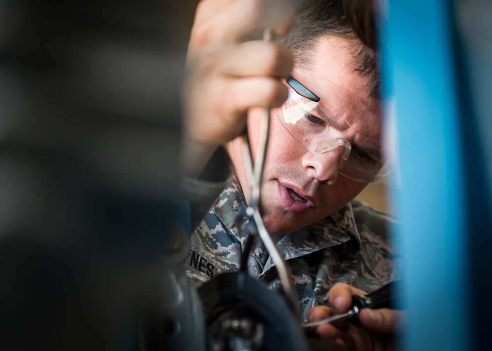 Vehicle mechanic students at Naval Construction Training Center