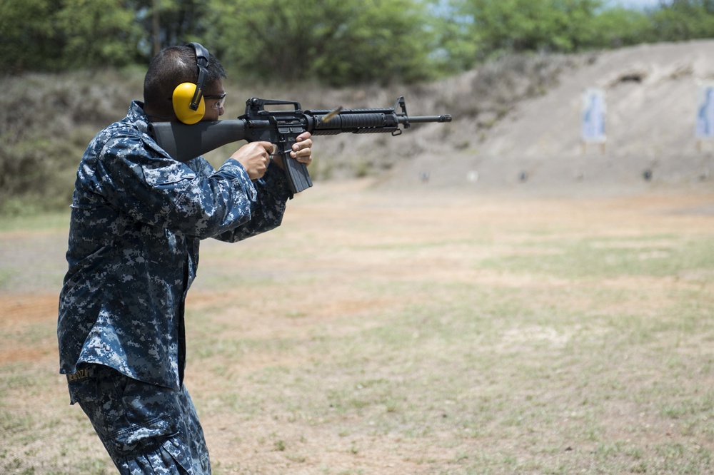 USS Coronado (LCS 4) conducts weapons requalification course.