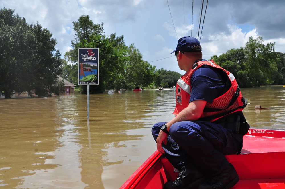 Coast Guard crews respond to Louisiana flooding