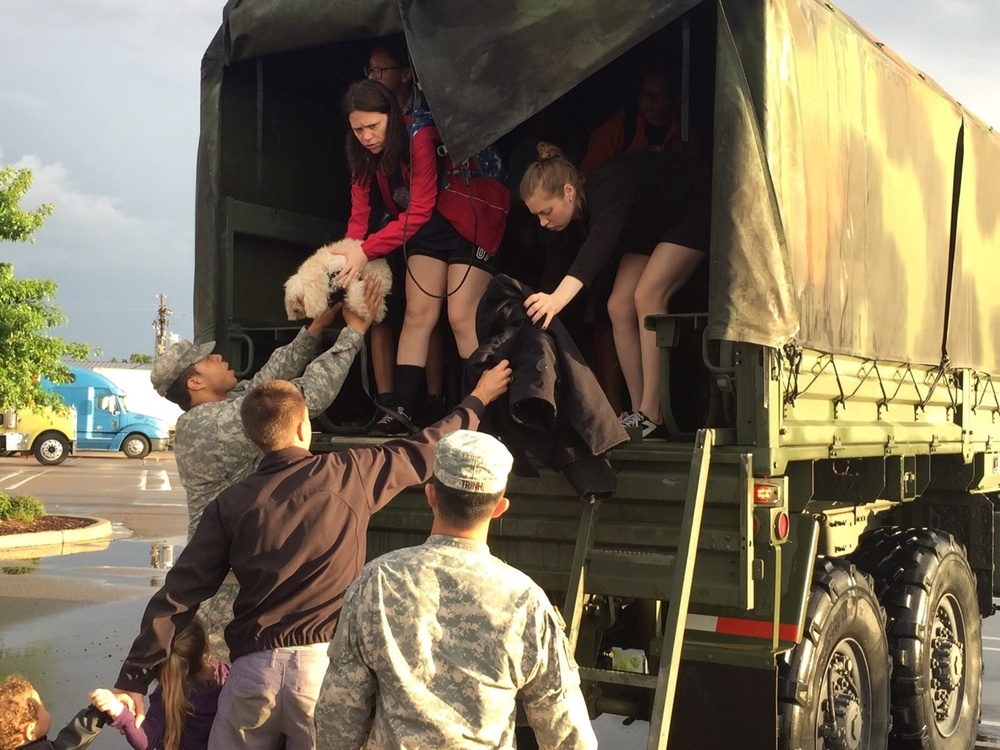 La. Guard continues flood fight Rescues increase significantly, begin food air drops