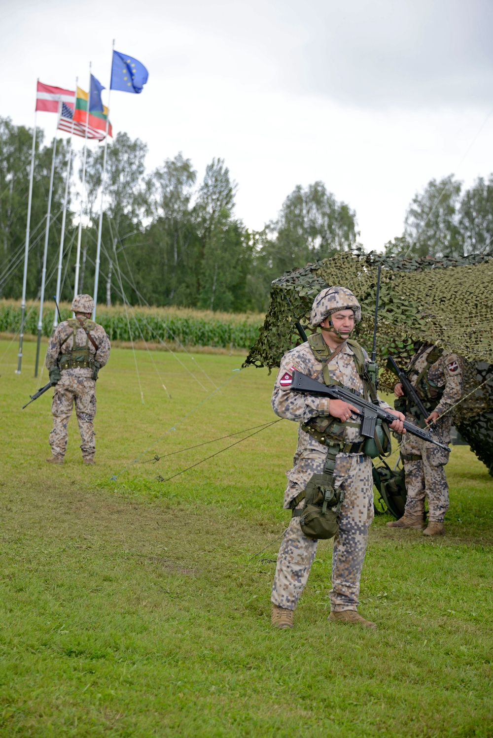 Strong Guard 2016 in Latvia draws in visits from Latvia and military leadership, media