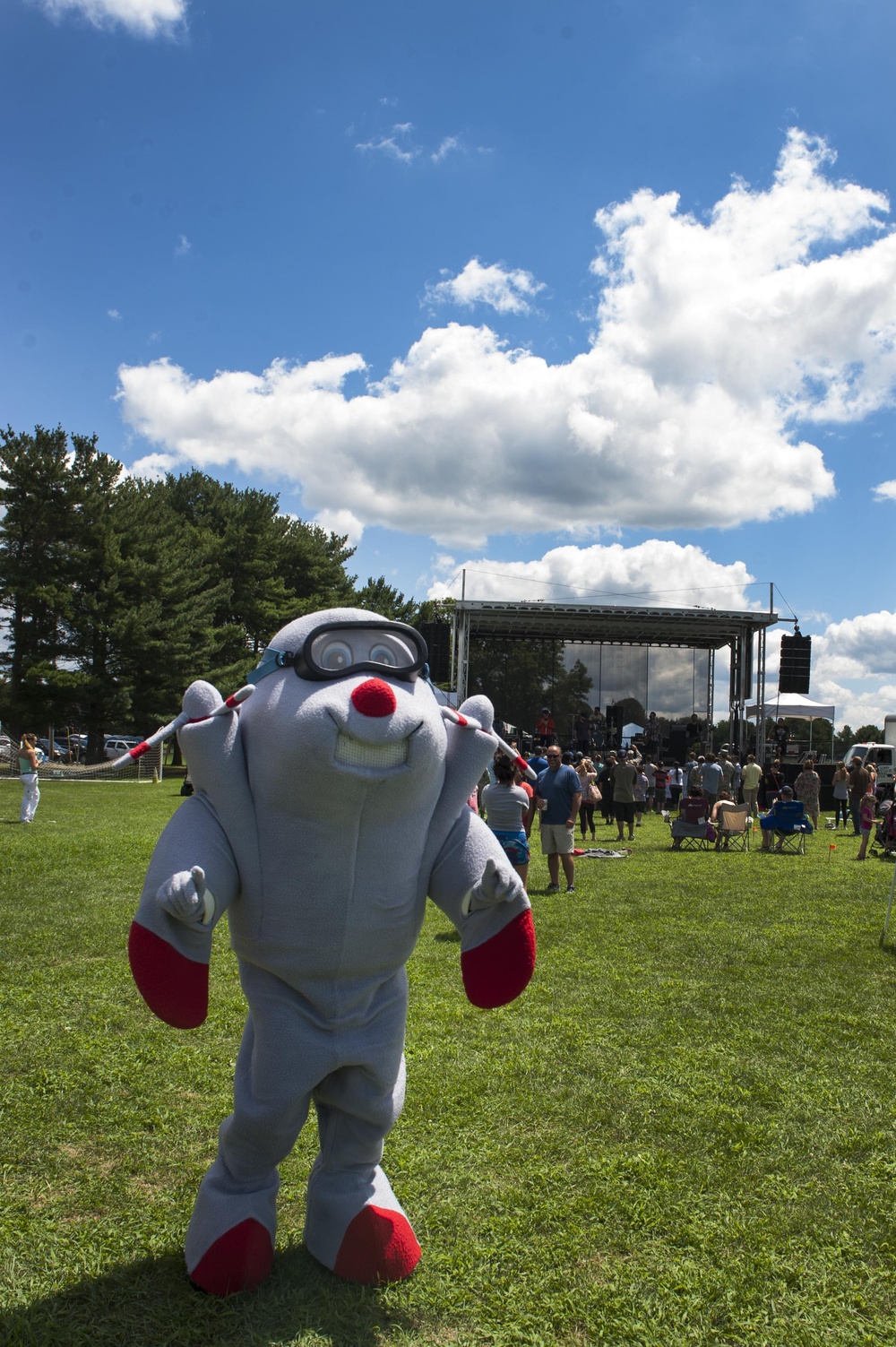 MDL celebrates base-wide beach party
