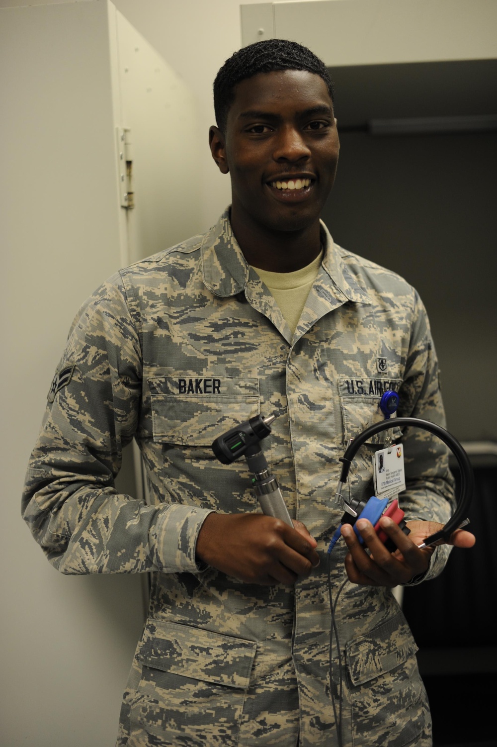 Public Health Airmen provide late-night hearing tests for maintainers