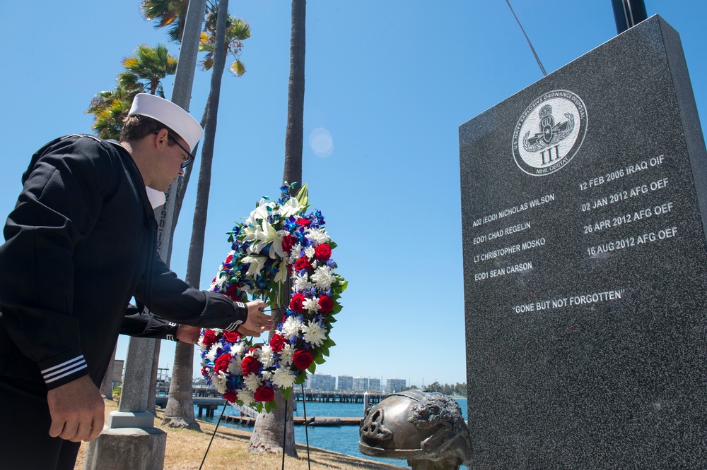 Explosive Ordnance Disposal Mobile Unit (EODMU) Three hosts memorial ceremony for EOD1 Sean Carson