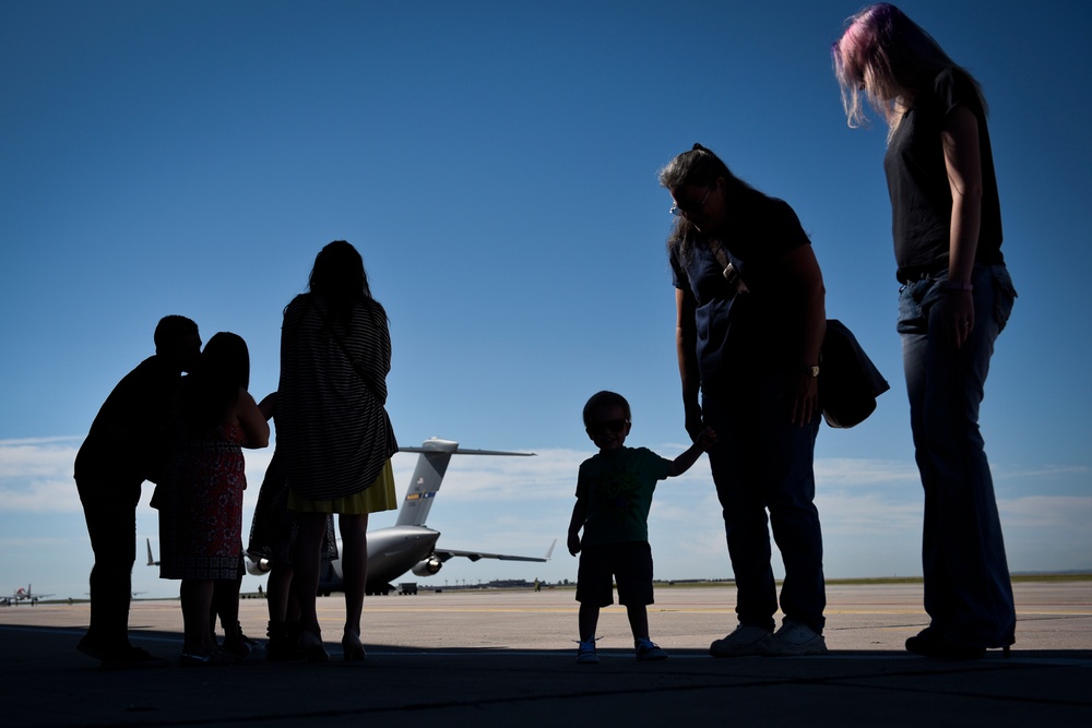 Peterson AFB welcomes home deployed Airmen