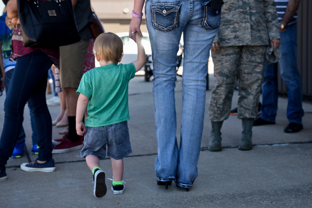 Peterson AFB welcomes home deployed Airmen