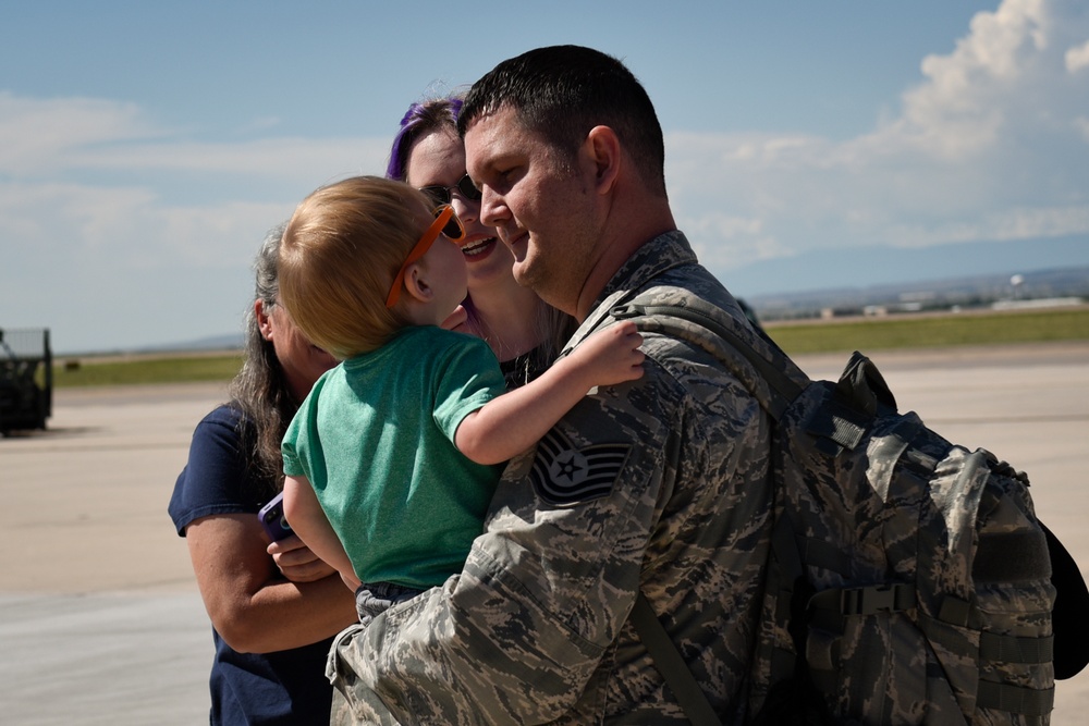 Peterson AFB welcomes home deployed Airmen