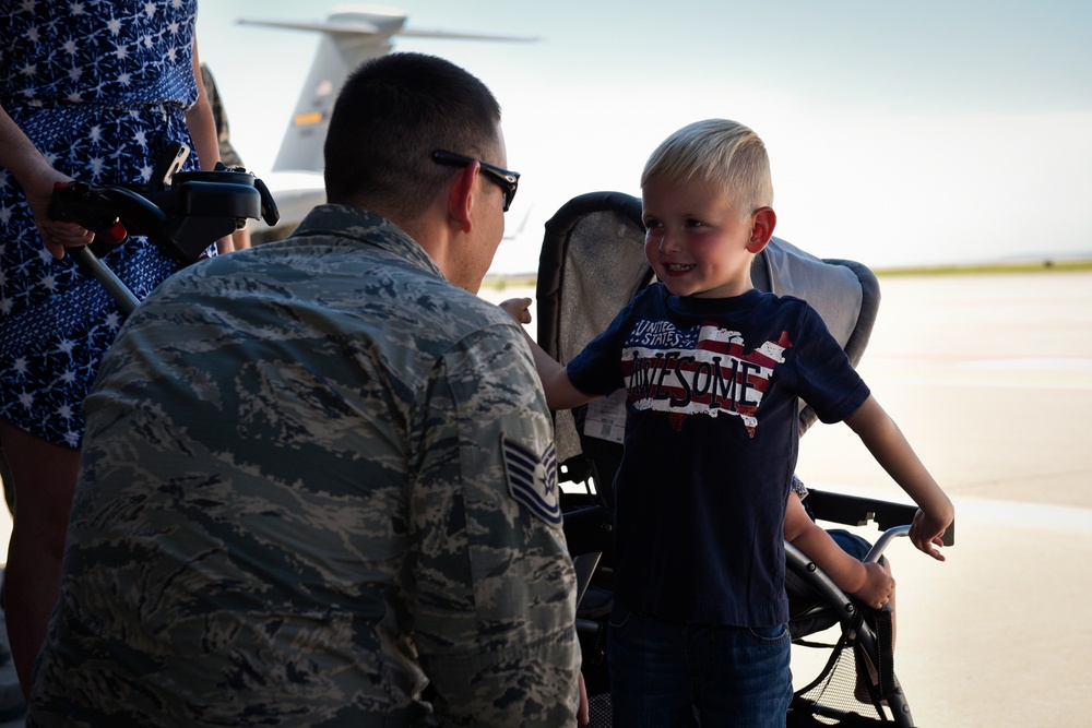 Peterson AFB welcomes home deployed Airmen