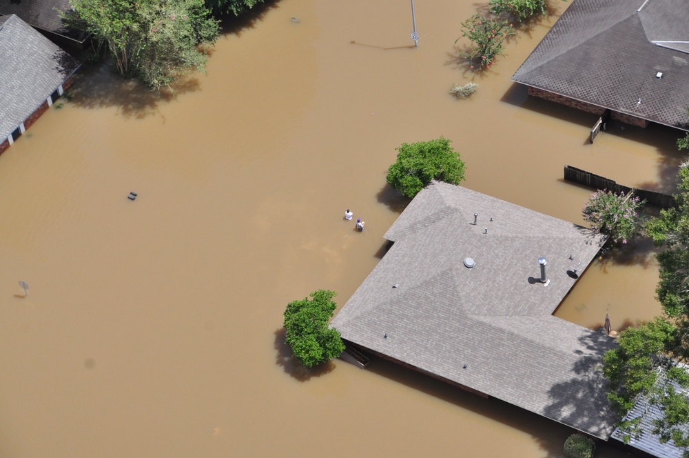 Coast Guard crews respond to Baton Rouge flooding