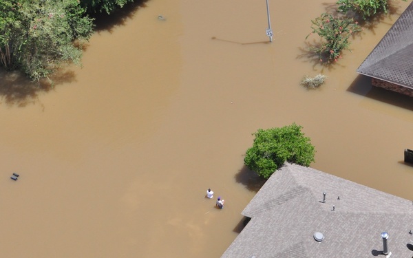 Coast Guard crews respond to Baton Rouge flooding