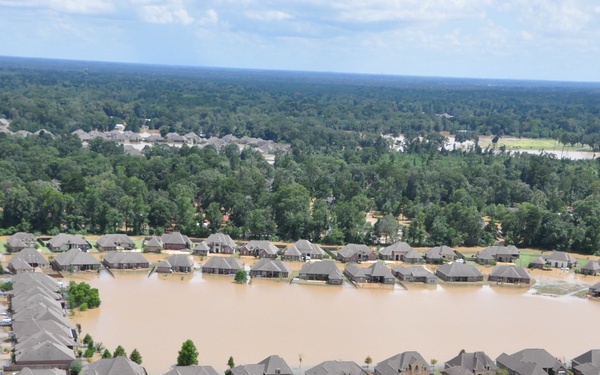 Coast Guard crews respond to Baton Rouge flooding