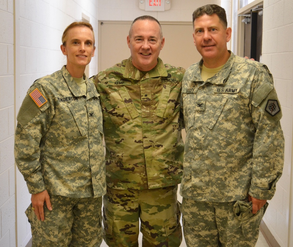 Brig. Gen. Kemp supports Col. Henderson at 505th TTSB COC