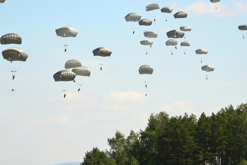 1-91 Cavalry Regiment conducts airborne operation at Grafenwoehr