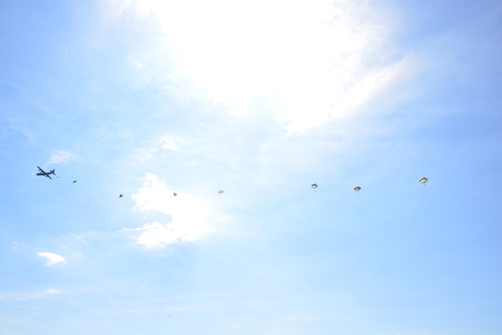 1-91 Cavalry Regiment conducts airborne operation at Grafenwoehr