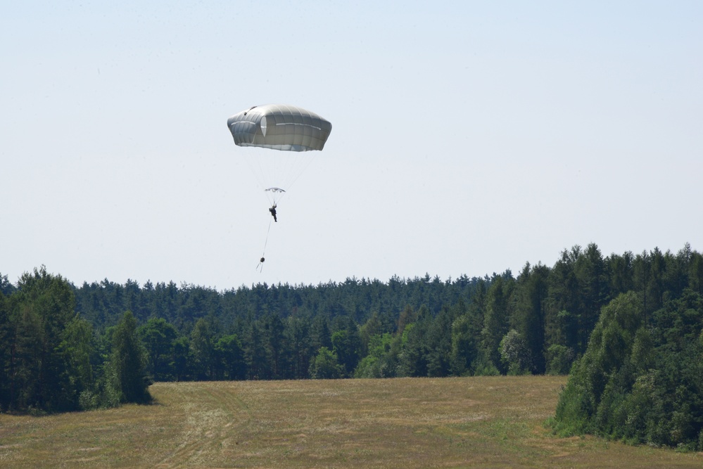 1-91 Cavalry Regiment conducts airborne operation at Grafenwoehr