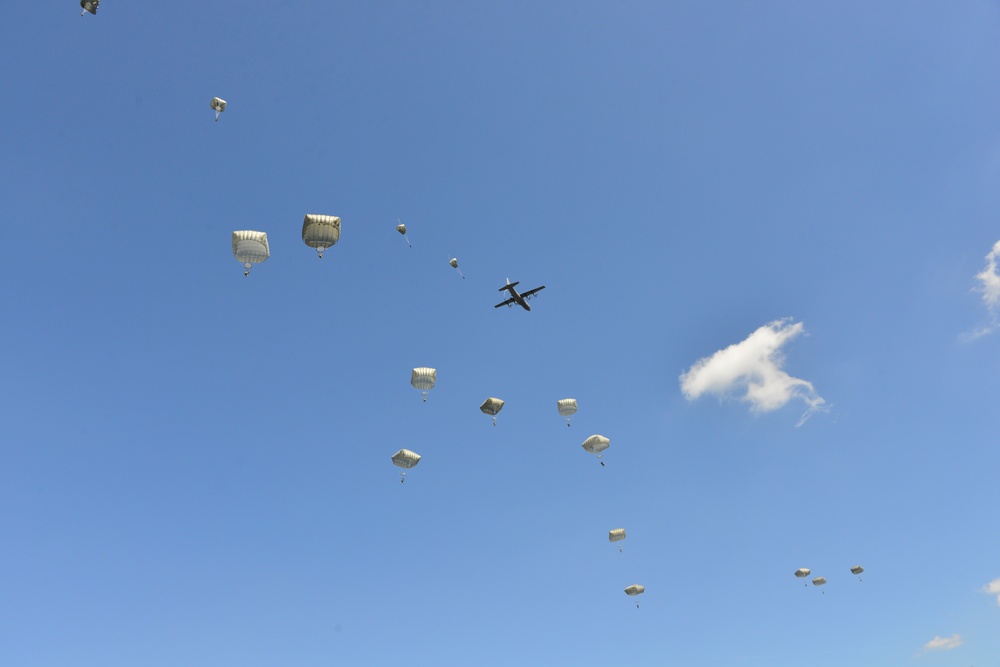 1-91 Cavalry Regiment conducts airborne operation at Grafenwoehr