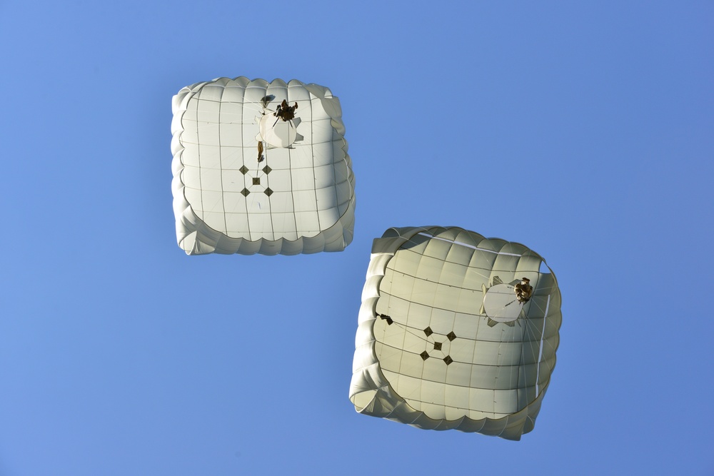 1-91 Cavalry Regiment conducts airborne operation at Grafenwoehr