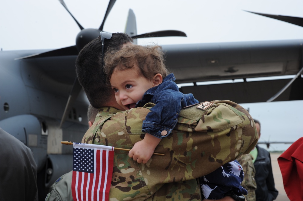 Dyess Airmen return home