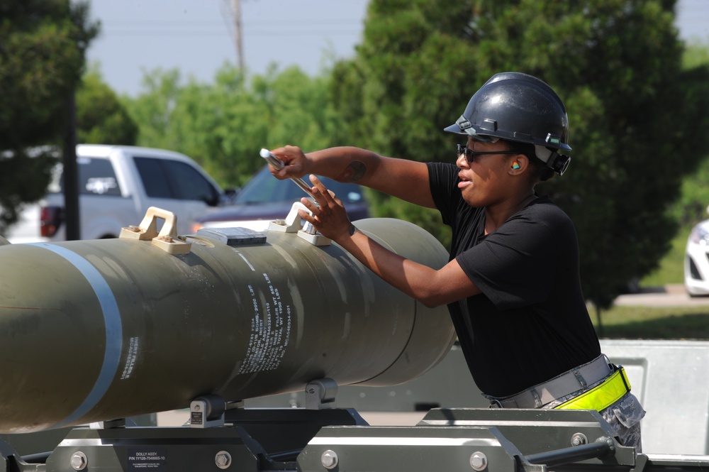 First quarterly bomb build competition showcases skills of 7th MUNS Airmen