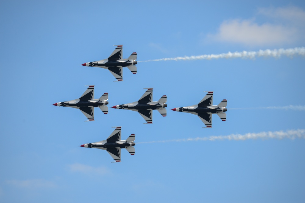 U.S. Air Force Thunderbirds perform at 2016 Atlantic City Airshow