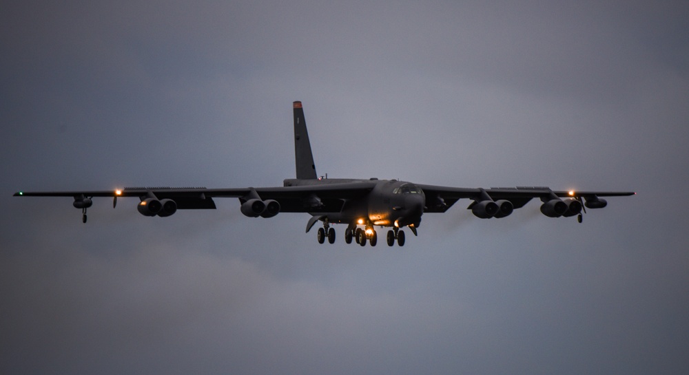 B-52s participate in PITCH BLACK 16