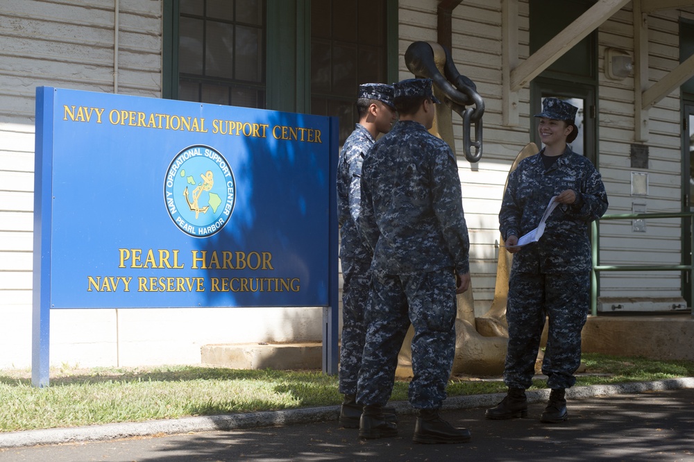 Petty Officer 1st Class Mariana Aragon welcomes Reservists to Naval Operational Support Center Pearl Harbor during the Rim of the Pacific 2016.