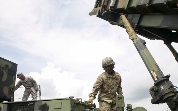 U.S. Soldiers execute Battery Certification Exercise