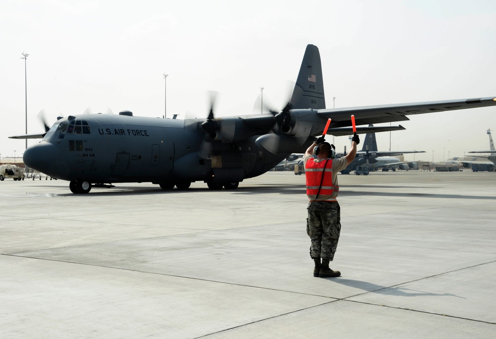 914th AW’s C-130s say final goodbye to AUAB