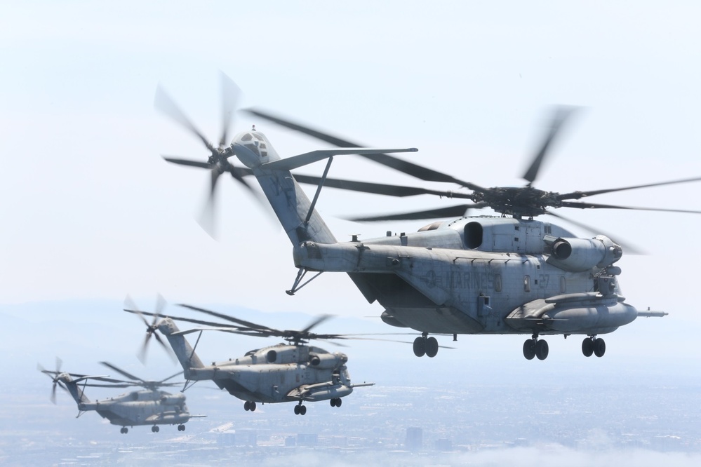 HMH-462 and Canadian Armed Forces conduct confined area landings