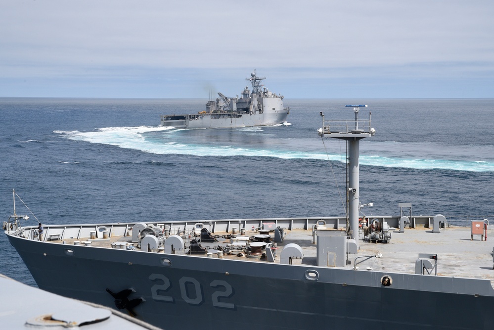 USS Somerset Underway Replenishment with USNS Yukon