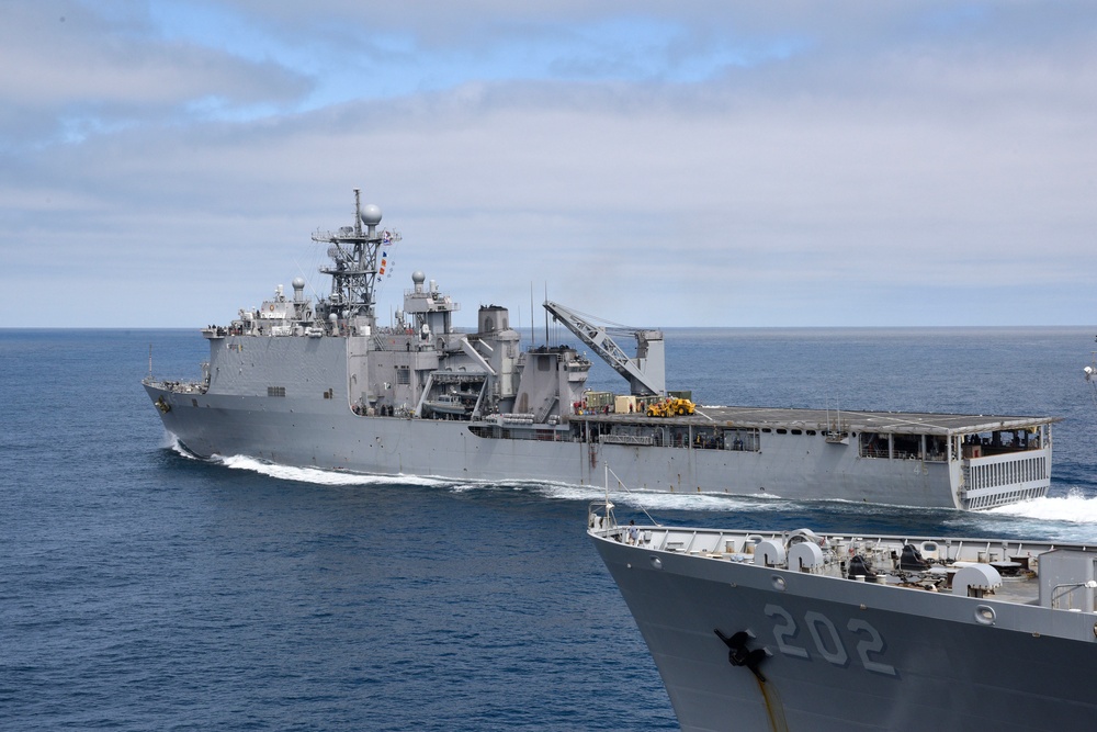 USS Somerset Underway Replenishment with USNS Yukon