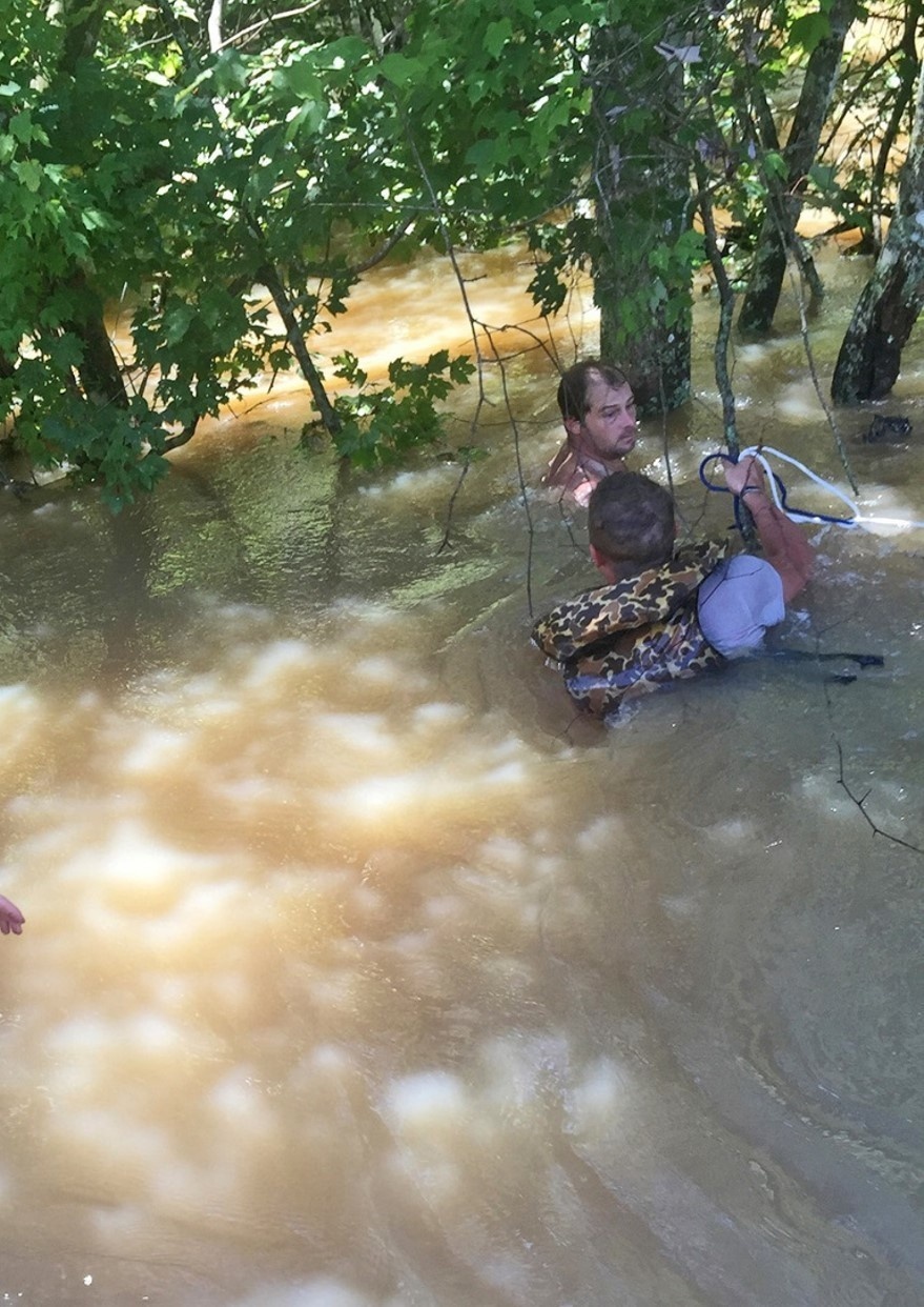 Louisiana National Guard Soldiers rescue capsized flood victims
