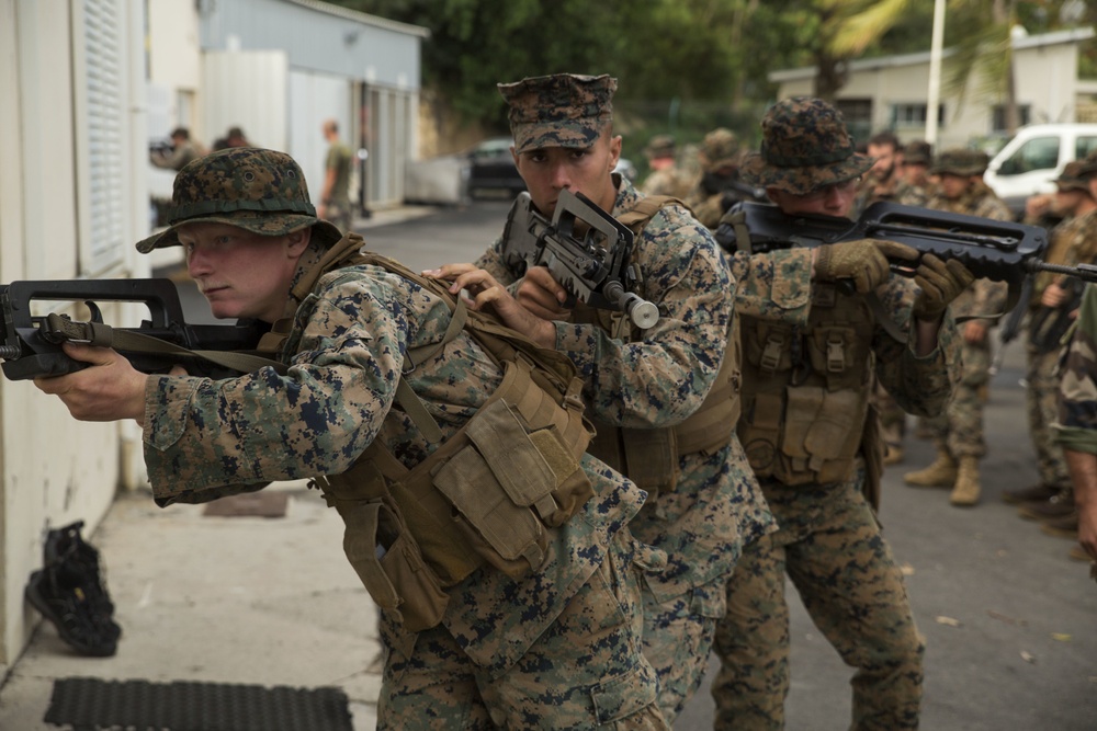 Close quarters battles: U.S. Marines, French Army work hand-in-hand during Nautical Commando Course