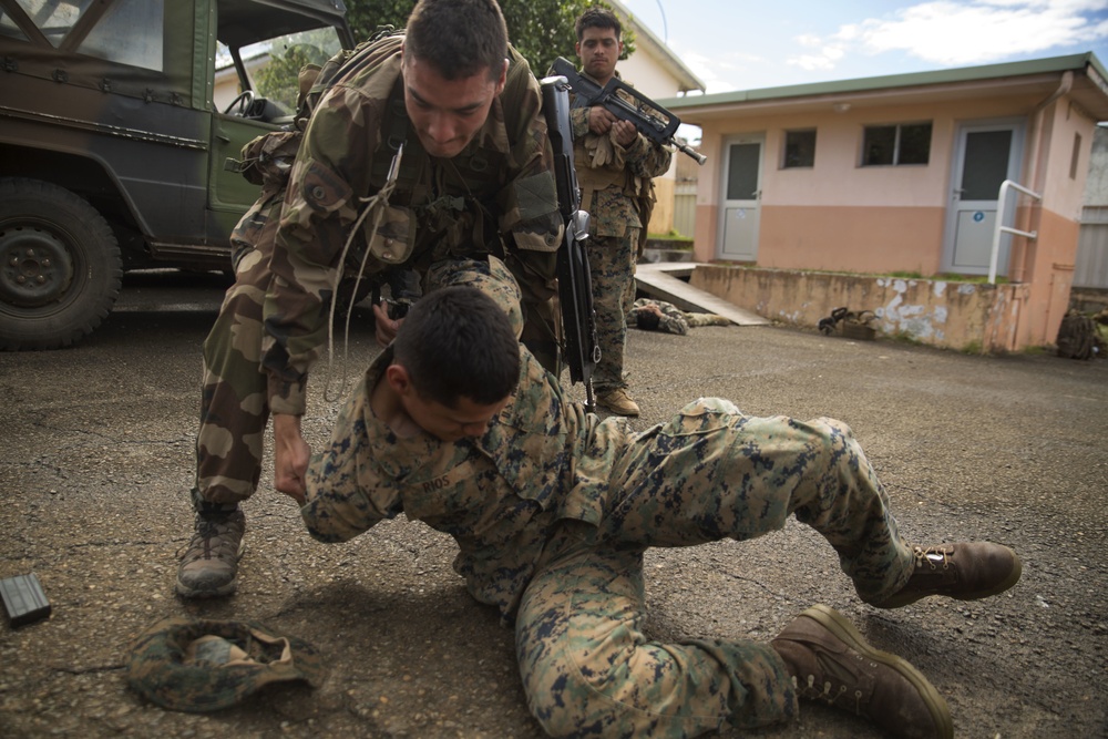 Close quarters battles: U.S. Marines, French Army work hand-in-hand during Nautical Commando Course