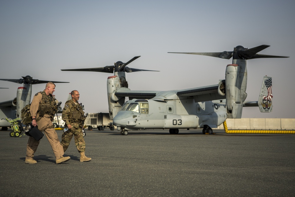USAFCENT, CFAC Commander visits SPMAGTF-CR-CC Marines