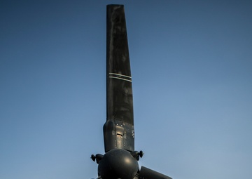 USAFCENT, CFAC Commander visits SPMAGTF-CR-CC Marines