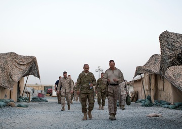 USAFCENT, CFAC Commander visits SPMAGTF-CR-CC Marines