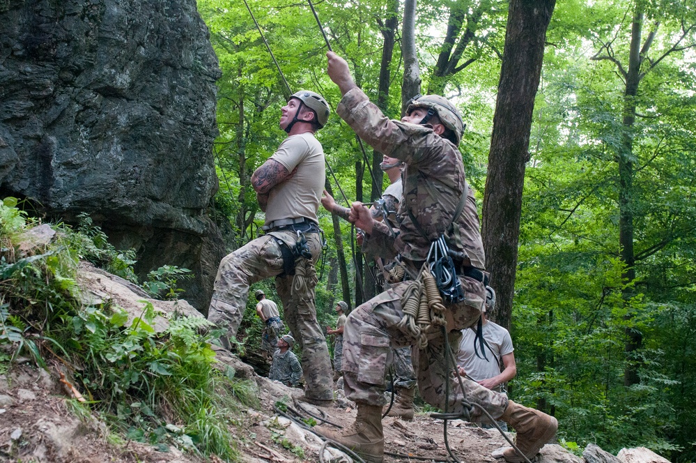 Soldiers Conduct Mountain Warfare Training