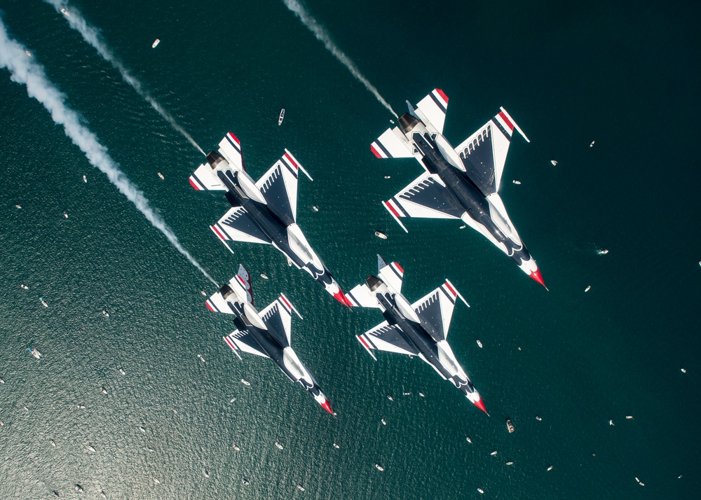 Thunderbirds perform at Chicago, Illinois