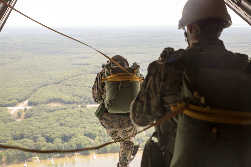 Reserve Reconnaissance Marines showcase their skills