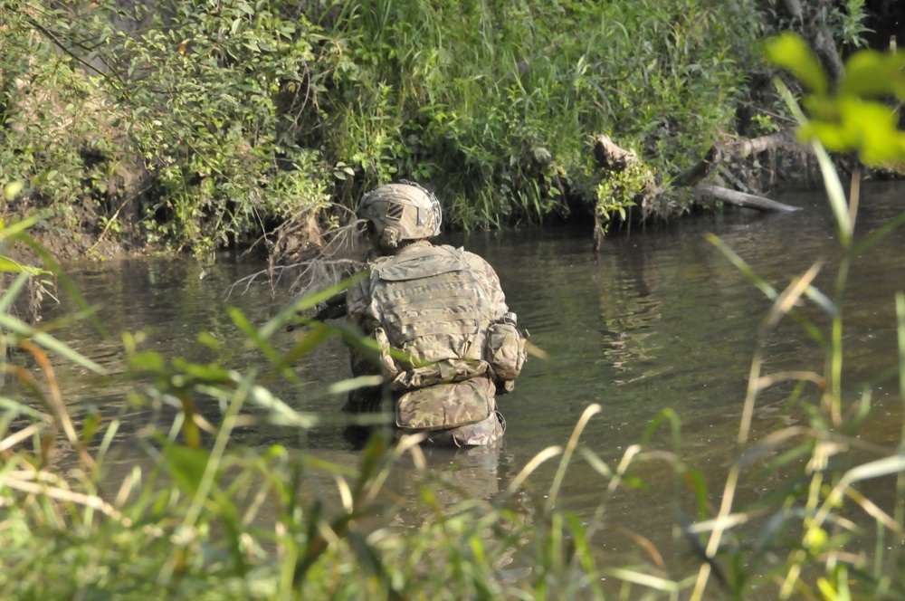 U.S. and Polish Forces conducts river crossing