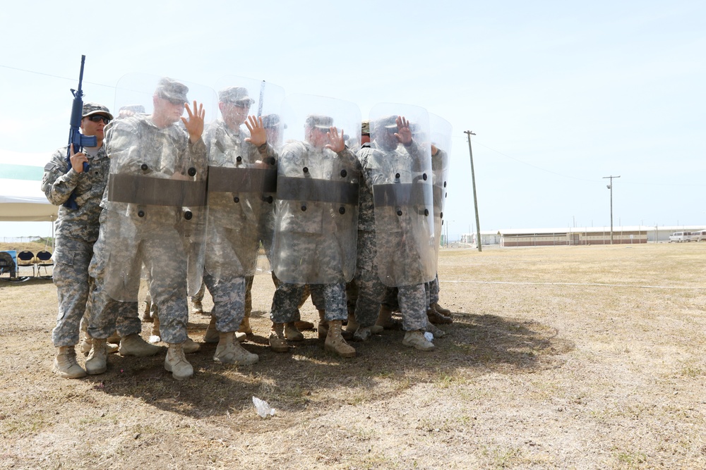 Troopers train to control riots