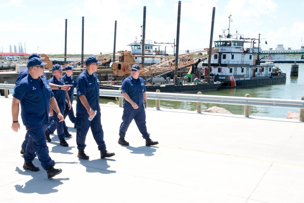 Coast Guard Atlantic Area commander visits units in Galveston, Texas