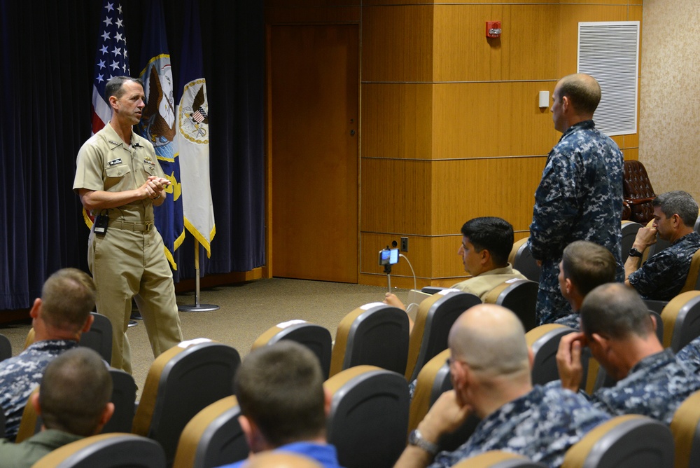 CNO visits USSTRATCOM